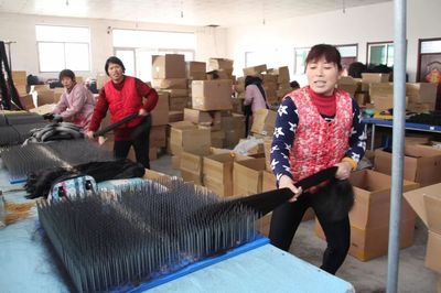 梁山縣“扶貧微工廠”產品揚帆出海，創新廣告設計打開國際銷路